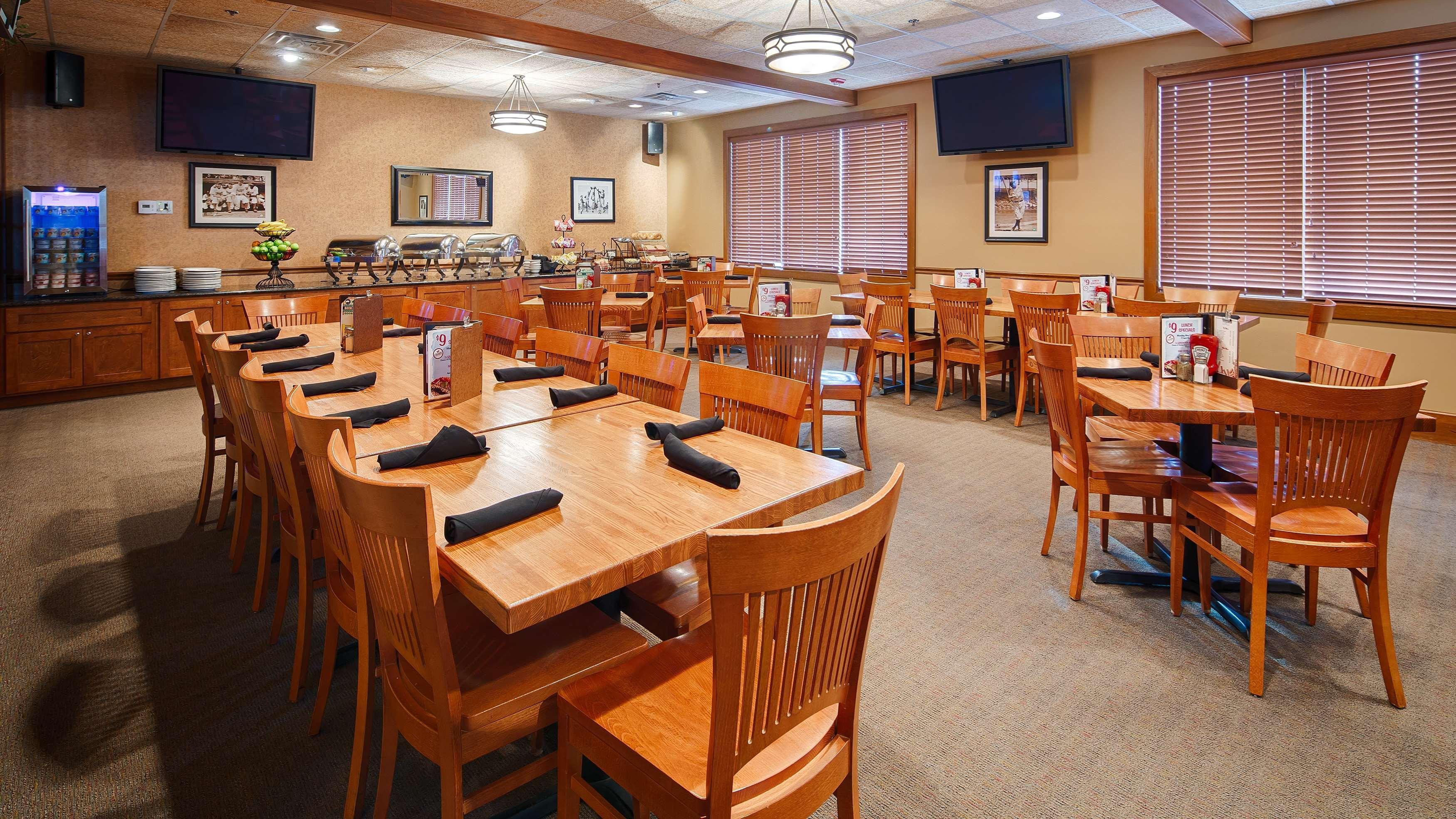 Best Western Plus Dubuque Hotel And Conference Center Exterior foto