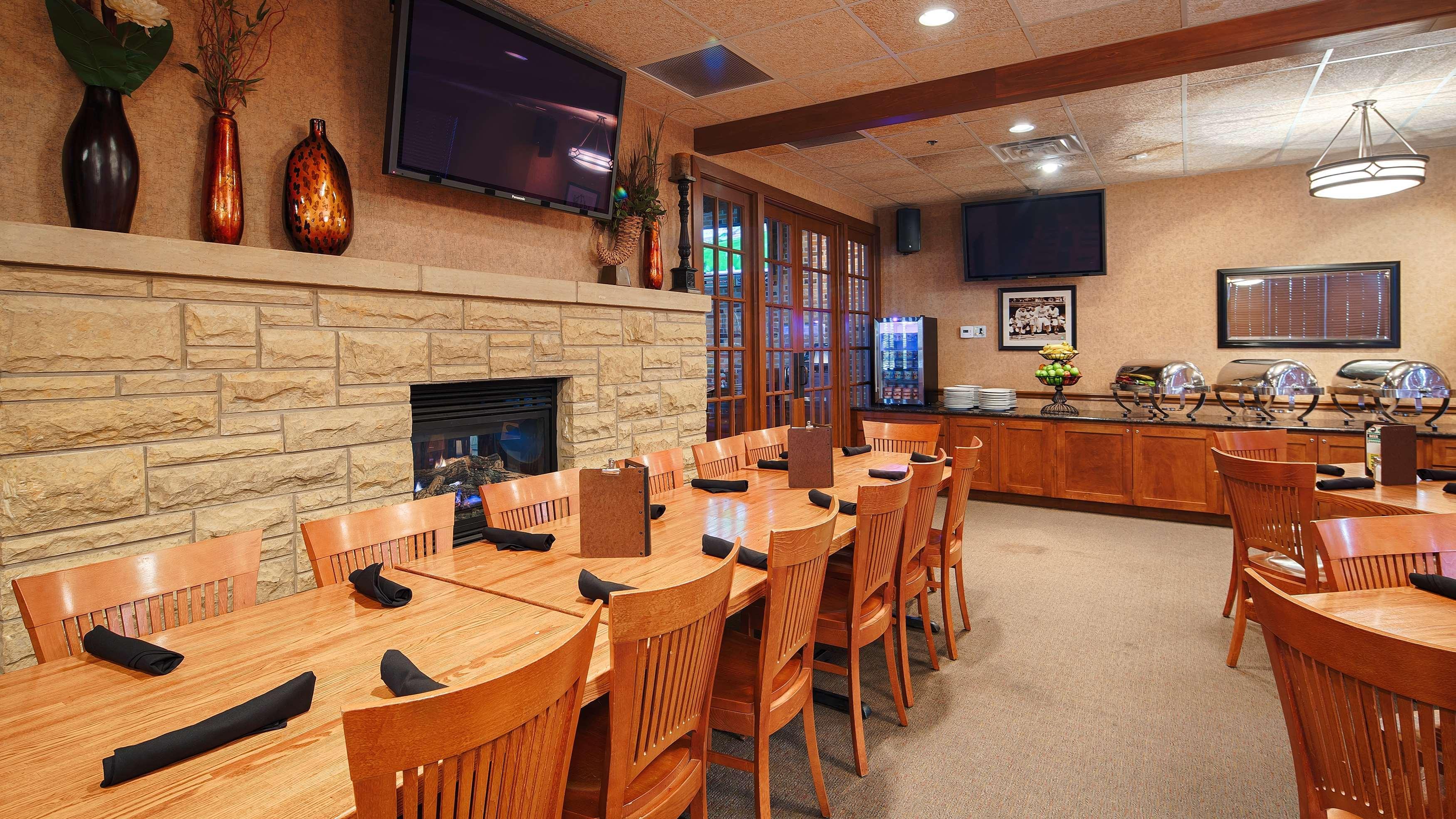 Best Western Plus Dubuque Hotel And Conference Center Exterior foto