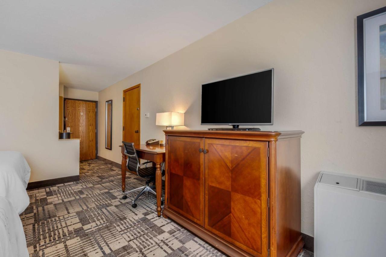 Best Western Plus Dubuque Hotel And Conference Center Exterior foto