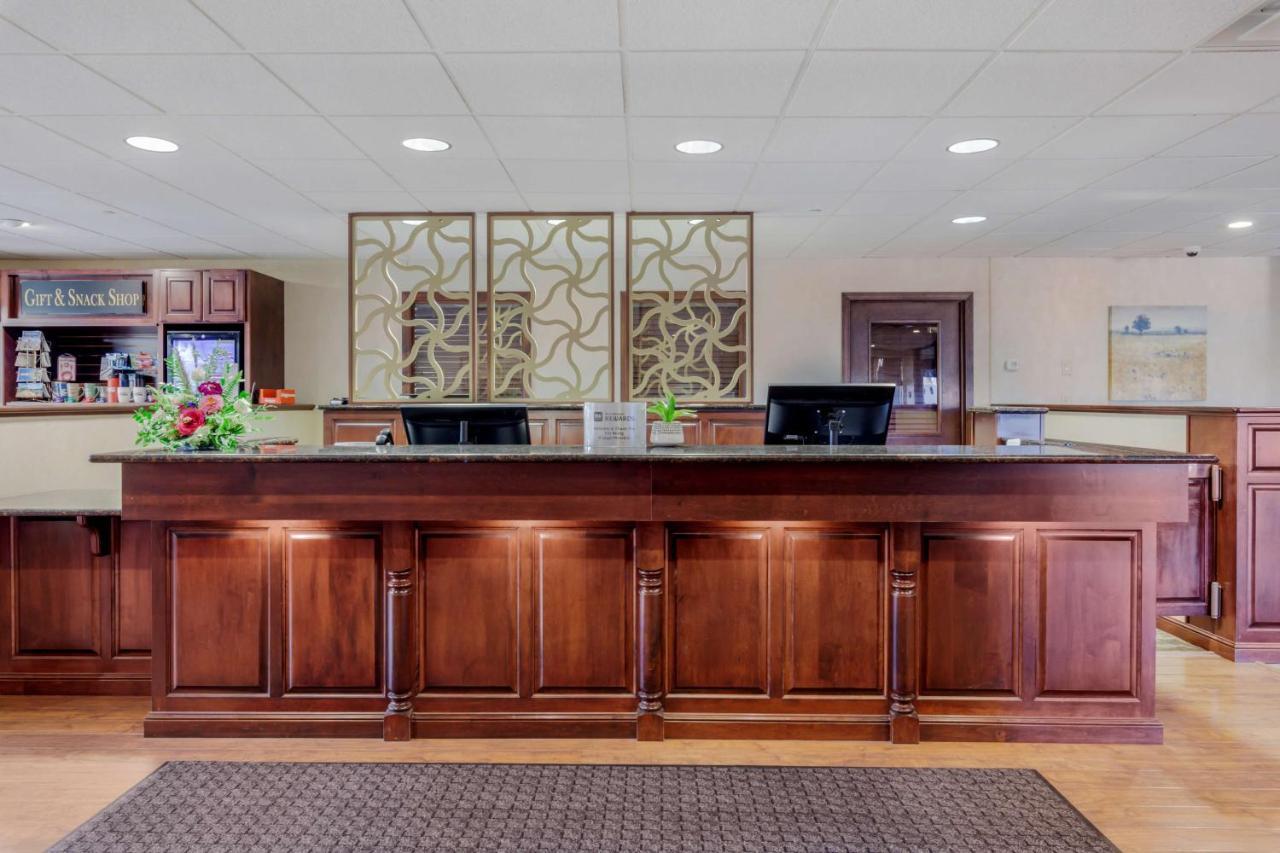 Best Western Plus Dubuque Hotel And Conference Center Exterior foto