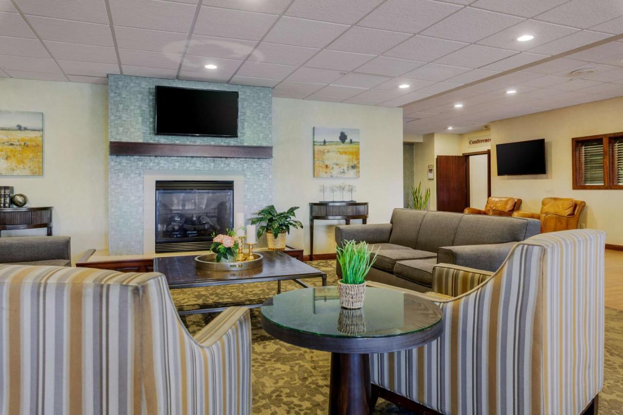 Best Western Plus Dubuque Hotel And Conference Center Exterior foto