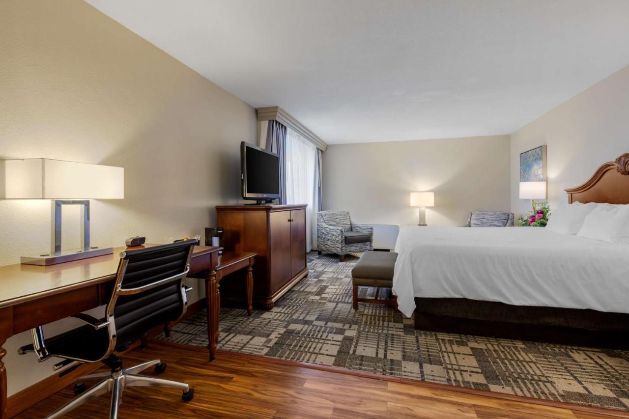 Best Western Plus Dubuque Hotel And Conference Center Exterior foto
