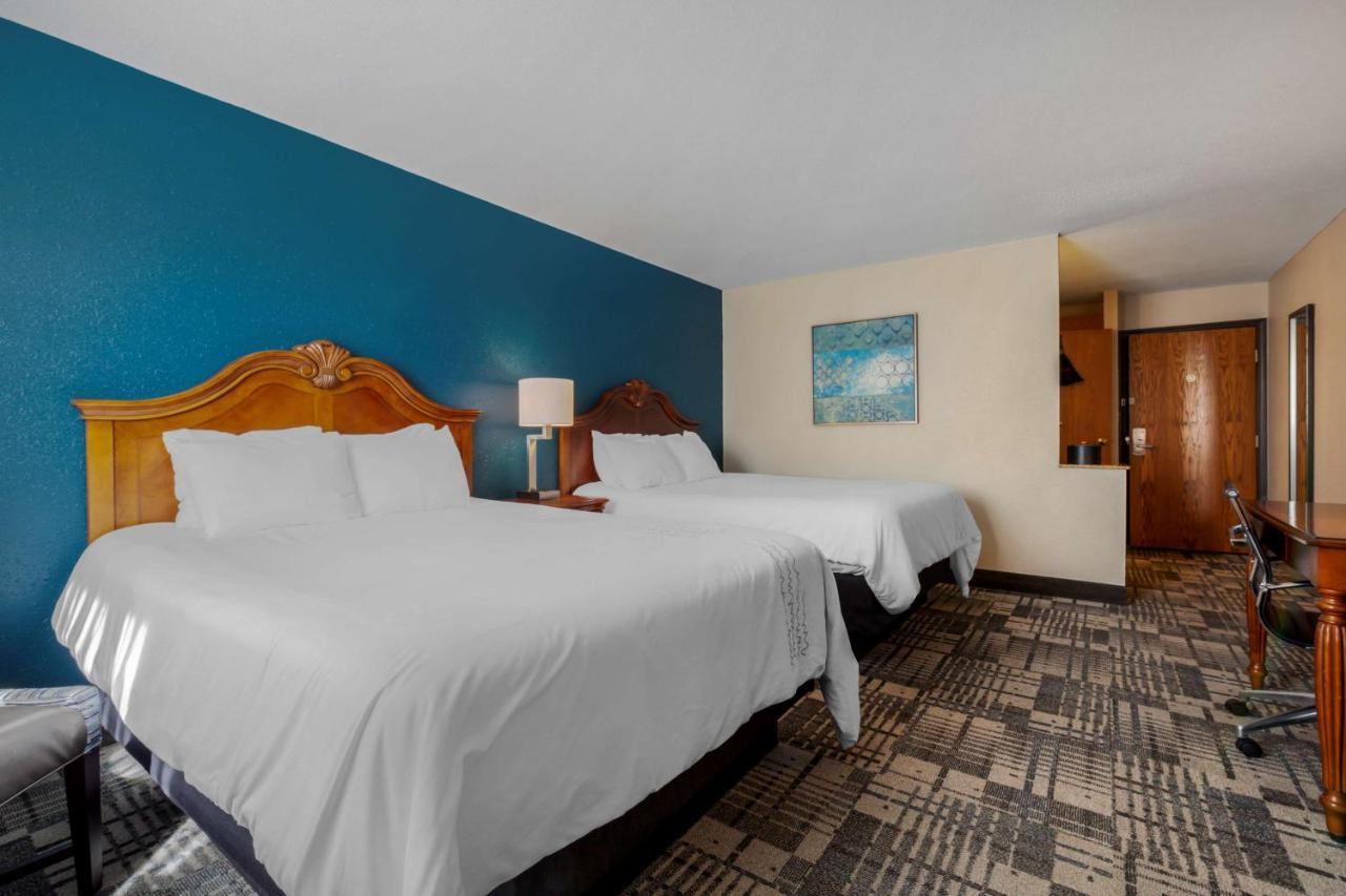 Best Western Plus Dubuque Hotel And Conference Center Exterior foto
