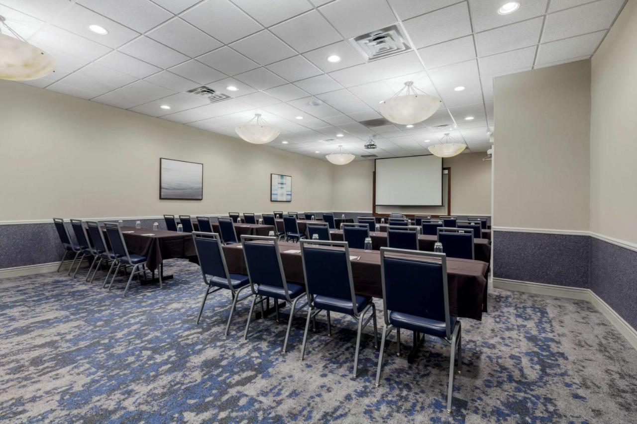 Best Western Plus Dubuque Hotel And Conference Center Exterior foto